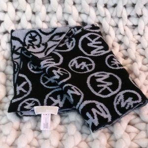 MICHAEL KORS scarf 60 " x 10 "